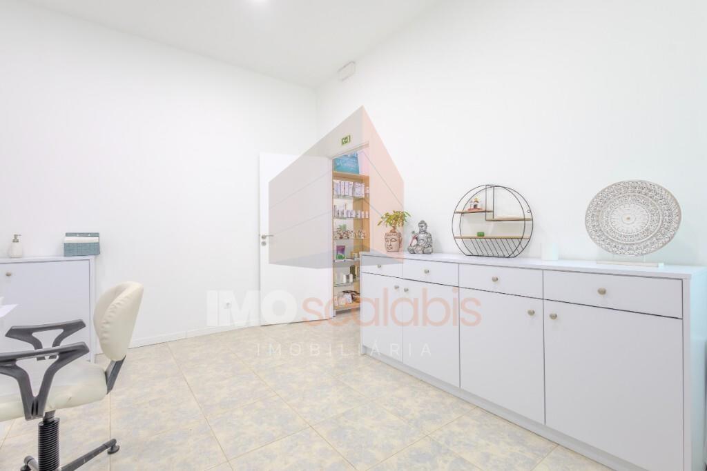 Loja versátil em zona previligiada de Santarém