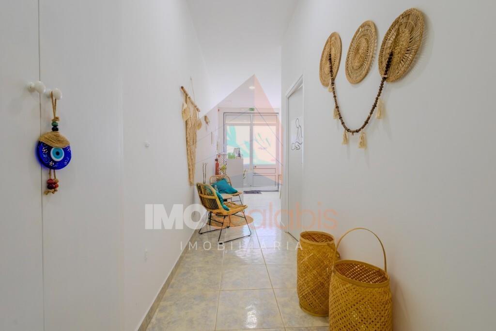 Loja versátil em zona previligiada de Santarém