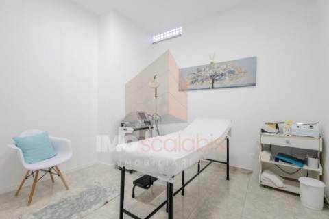 Loja versátil em zona previligiada de Santarém