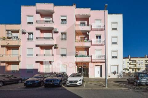 Apartamento T3 em Almeirim – Urbanização das Milheiras