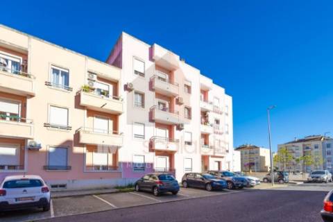 Apartamento T3 em Almeirim – Urbanização das Milheiras