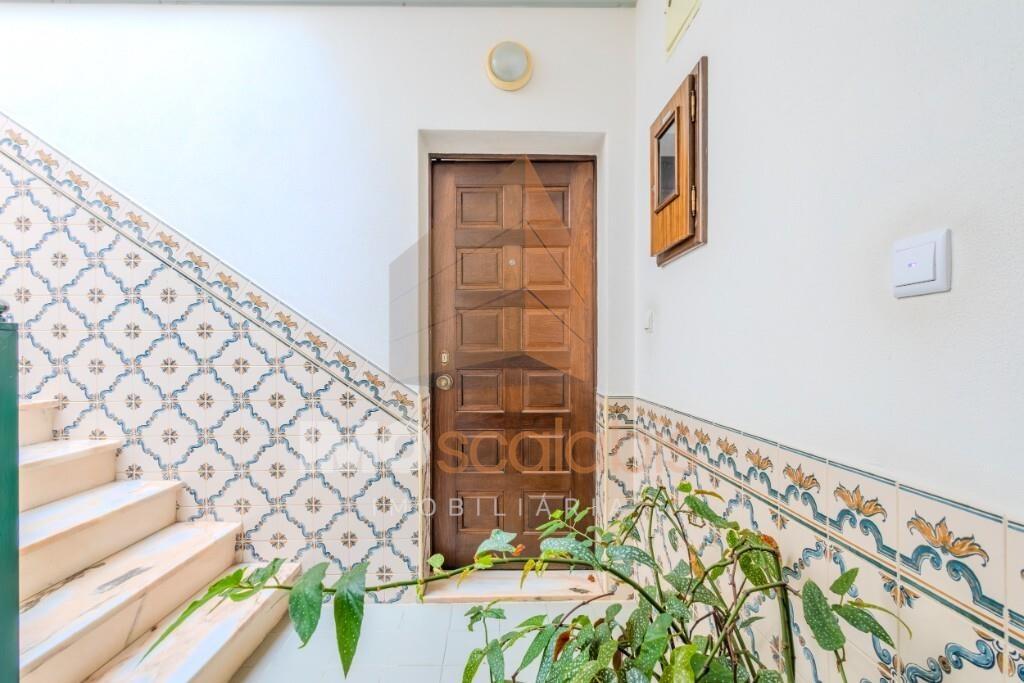 Apartamento T2 com Sótão no Centro de Almeirim