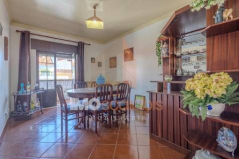 Apartamento T2 com Sótão no Centro de Almeirim