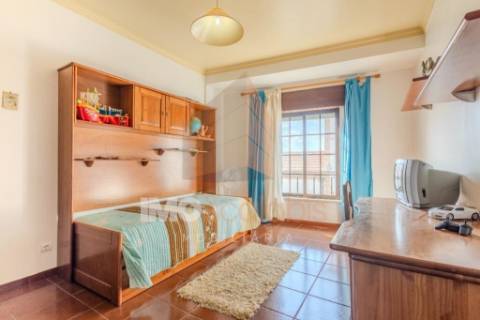 Apartamento T2 com Sótão no Centro de Almeirim