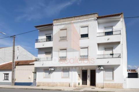 Apartamento T2 com Sótão no Centro de Almeirim