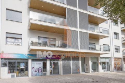 Apartamento T3 com Varanda e Requinte Contemporâneo – Sacapeito, Santarém