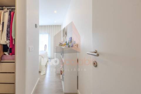 Apartamento T3 com Varanda e Requinte Contemporâneo – Sacapeito, Santarém