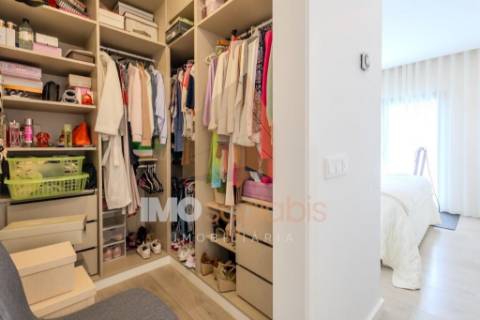 Apartamento T3 com Varanda e Requinte Contemporâneo – Sacapeito, Santarém