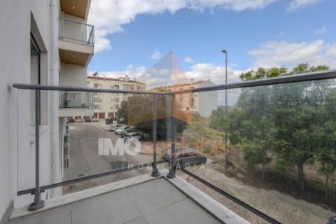 Apartamento T3 com Varanda e Requinte Contemporâneo – Sacapeito, Santarém