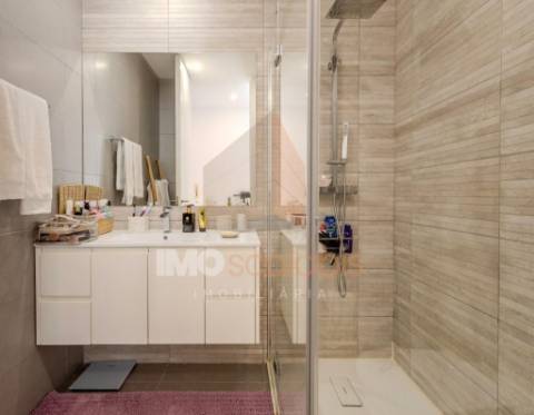 Apartamento T3 com Varanda e Requinte Contemporâneo – Sacapeito, Santarém