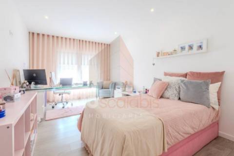 Apartamento T3 com Varanda e Requinte Contemporâneo – Sacapeito, Santarém