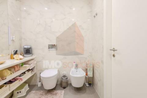 Apartamento T3 com Varanda e Requinte Contemporâneo – Sacapeito, Santarém