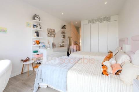 Apartamento T3 com Varanda e Requinte Contemporâneo – Sacapeito, Santarém