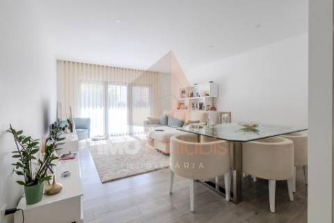 Apartamento T3 com Varanda e Requinte Contemporâneo – Sacapeito, Santarém