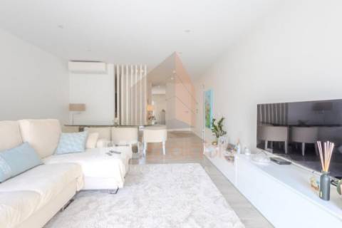 Apartamento T3 com Varanda e Requinte Contemporâneo – Sacapeito, Santarém