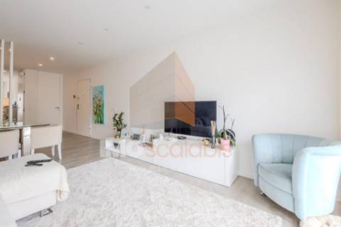 Apartamento T3 com Varanda e Requinte Contemporâneo – Sacapeito, Santarém