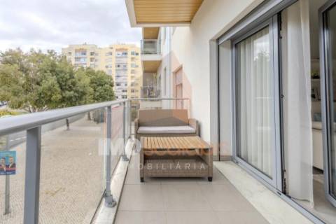 Apartamento T3 com Varanda e Requinte Contemporâneo – Sacapeito, Santarém