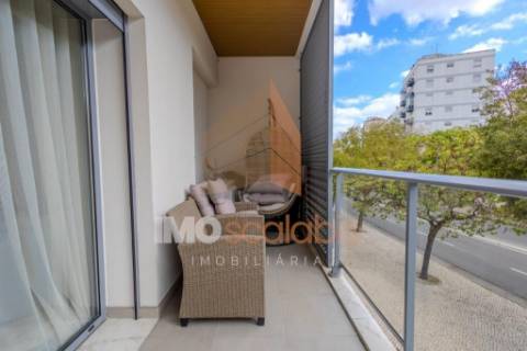 Apartamento T3 com Varanda e Requinte Contemporâneo – Sacapeito, Santarém