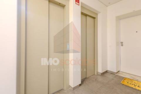 Apartamento T3 com Varanda e Requinte Contemporâneo – Sacapeito, Santarém