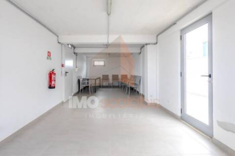 Apartamento T3 com Varanda e Requinte Contemporâneo – Sacapeito, Santarém