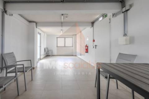 Apartamento T3 com Varanda e Requinte Contemporâneo – Sacapeito, Santarém