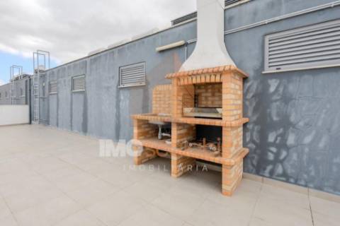 Apartamento T3 com Varanda e Requinte Contemporâneo – Sacapeito, Santarém