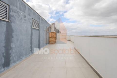 Apartamento T3 com Varanda e Requinte Contemporâneo – Sacapeito, Santarém