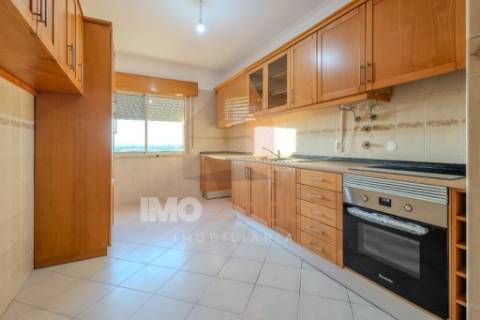 APARTAMENTO T3 COM GARAGEM E ARRECADAÇÃO – SANTARÉM
