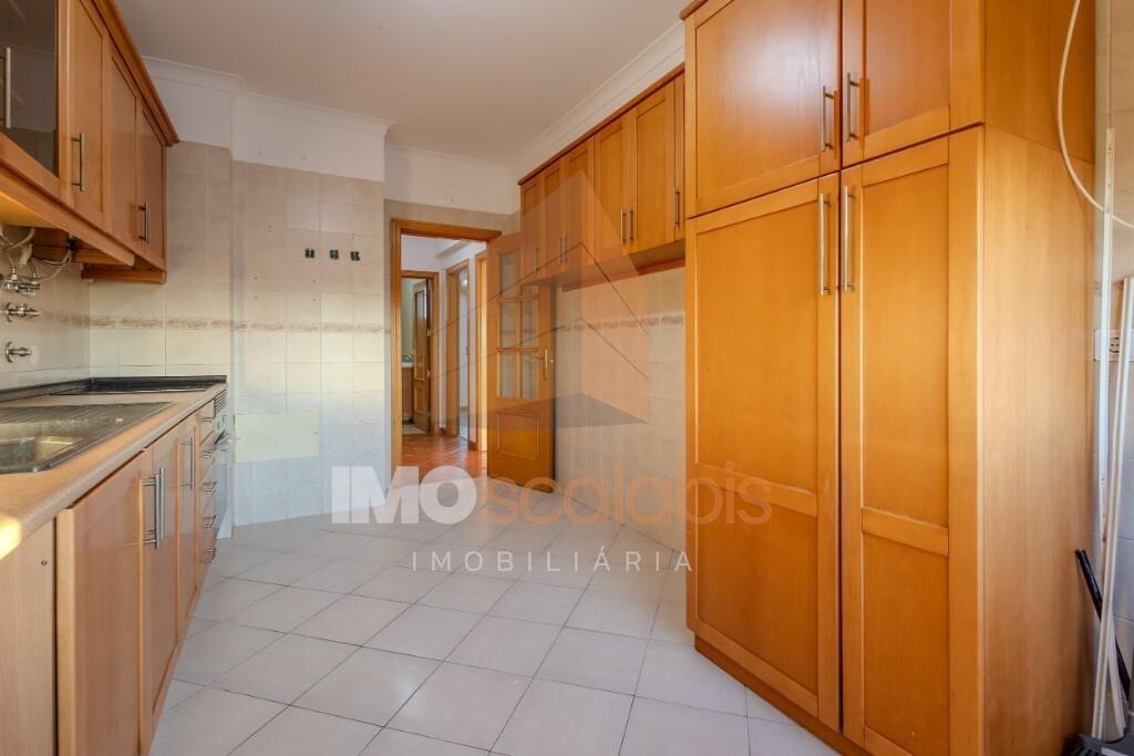 APARTAMENTO T3 COM GARAGEM E ARRECADAÇÃO – SANTARÉM