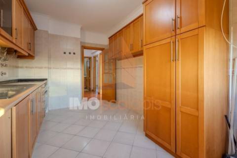 APARTAMENTO T3 COM GARAGEM E ARRECADAÇÃO – SANTARÉM