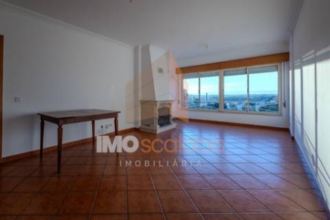APARTAMENTO T3 COM GARAGEM E ARRECADAÇÃO – SANTARÉM