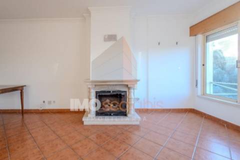APARTAMENTO T3 COM GARAGEM E ARRECADAÇÃO – SANTARÉM
