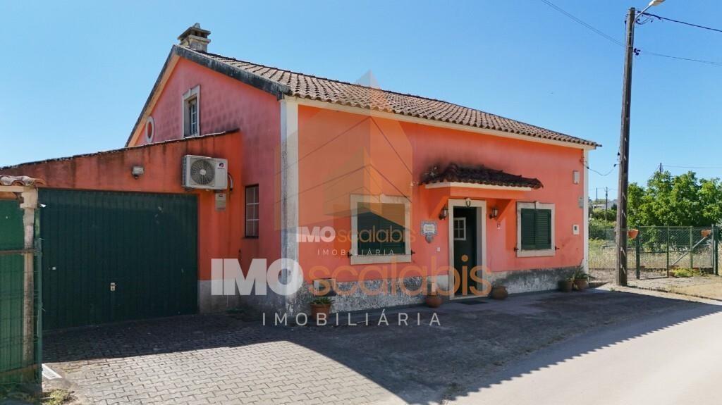 Moradia T4 com terreno rústico em Alforzemel – Almoster, Santarém