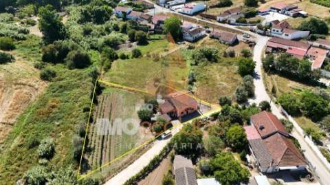 Moradia T4 com terreno rústico em Alforzemel – Almoster, Santarém