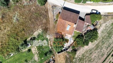 Moradia T4 com terreno rústico em Alforzemel – Almoster, Santarém