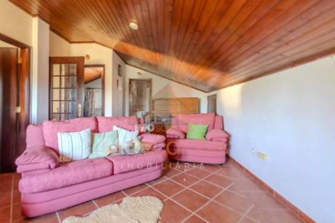 Moradia T4 com terreno rústico em Alforzemel – Almoster, Santarém