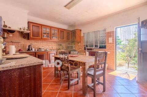 Moradia T4 com terreno rústico em Alforzemel – Almoster, Santarém