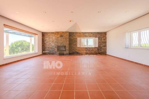 Moradia T4 Térrea Romeira – Santarém | Terreno 1 Hectare