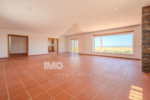 Moradia T4 Térrea Romeira – Santarém | Terreno 1 Hectare