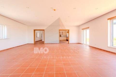 Moradia T4 Térrea Romeira – Santarém | Terreno 1 Hectare