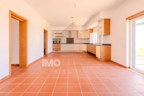 Moradia T4 Térrea Romeira – Santarém | Terreno 1 Hectare