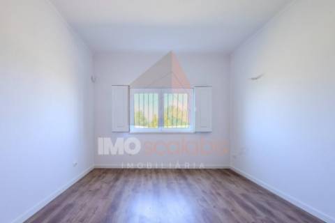 Moradia T4 Térrea Romeira – Santarém | Terreno 1 Hectare