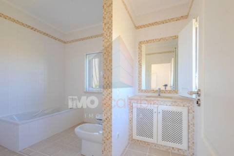 Moradia T4 Térrea Romeira – Santarém | Terreno 1 Hectare