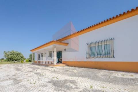Moradia T4 Térrea Romeira – Santarém | Terreno 1 Hectare