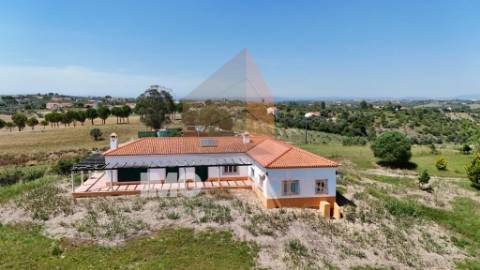 Moradia T4 Térrea Romeira – Santarém | Terreno 1 Hectare