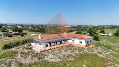 Moradia T4 Térrea Romeira – Santarém | Terreno 1 Hectare