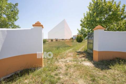 Moradia T4 Térrea Romeira – Santarém | Terreno 1 Hectare