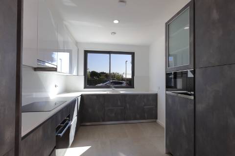 Moradia T3 com Vista Mar, Piscina e Estacionamento em Fuzeta