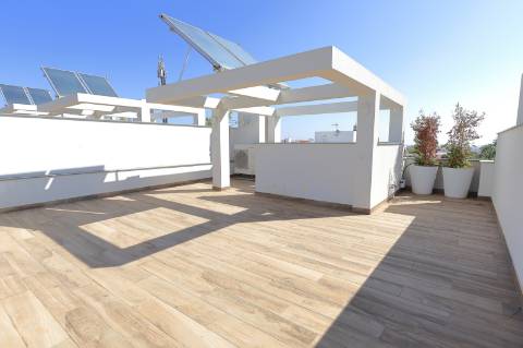 Moradia T3 com Vista Mar, Piscina e Estacionamento em Fuzeta