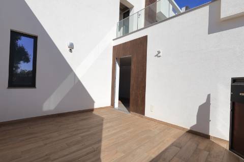 Moradia T3 com Vista Mar, Piscina e Estacionamento em Fuzeta